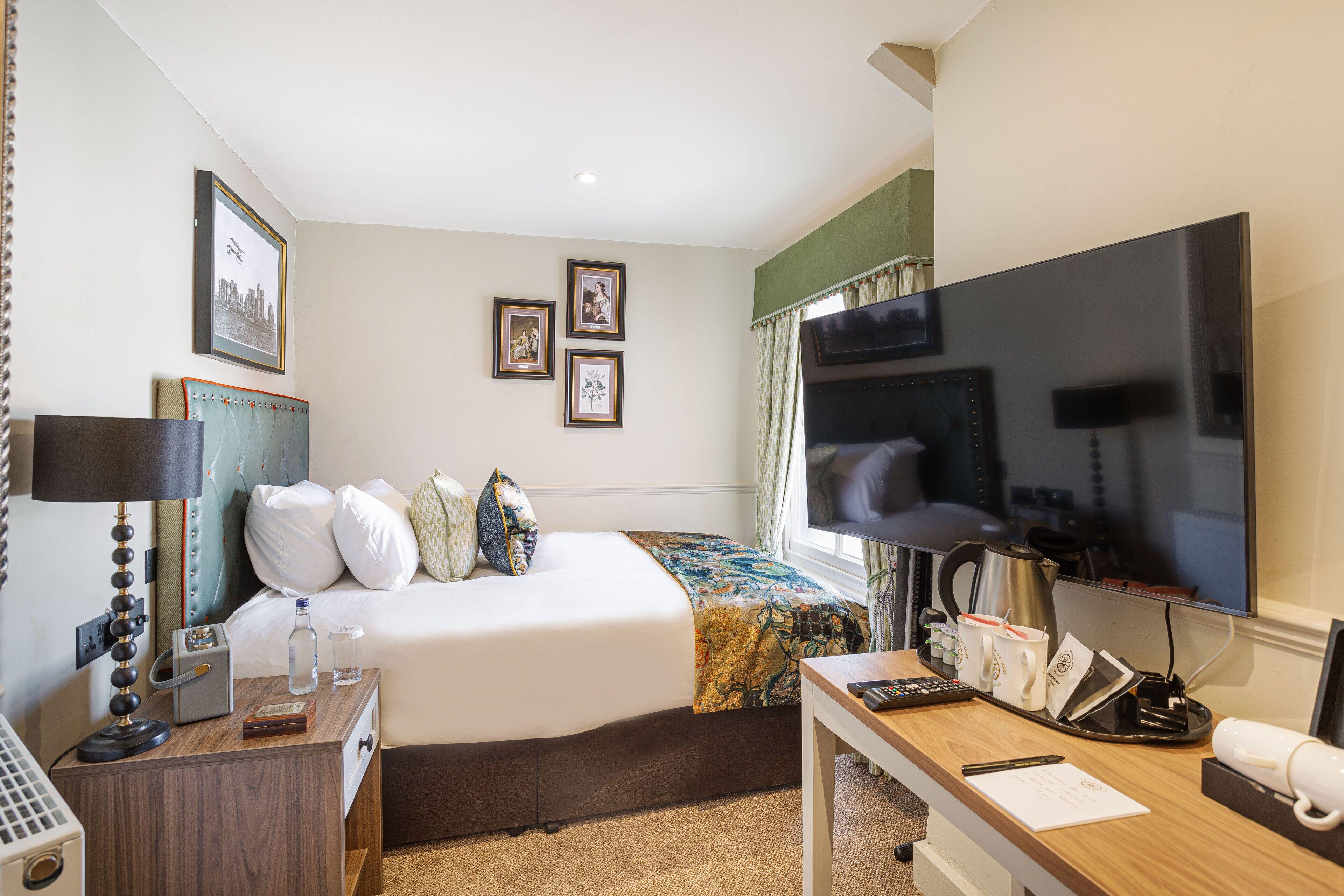 THE GEORGE HOTEL, AMESBURY, WILTSHIRE - THE COACHING INN GROUP