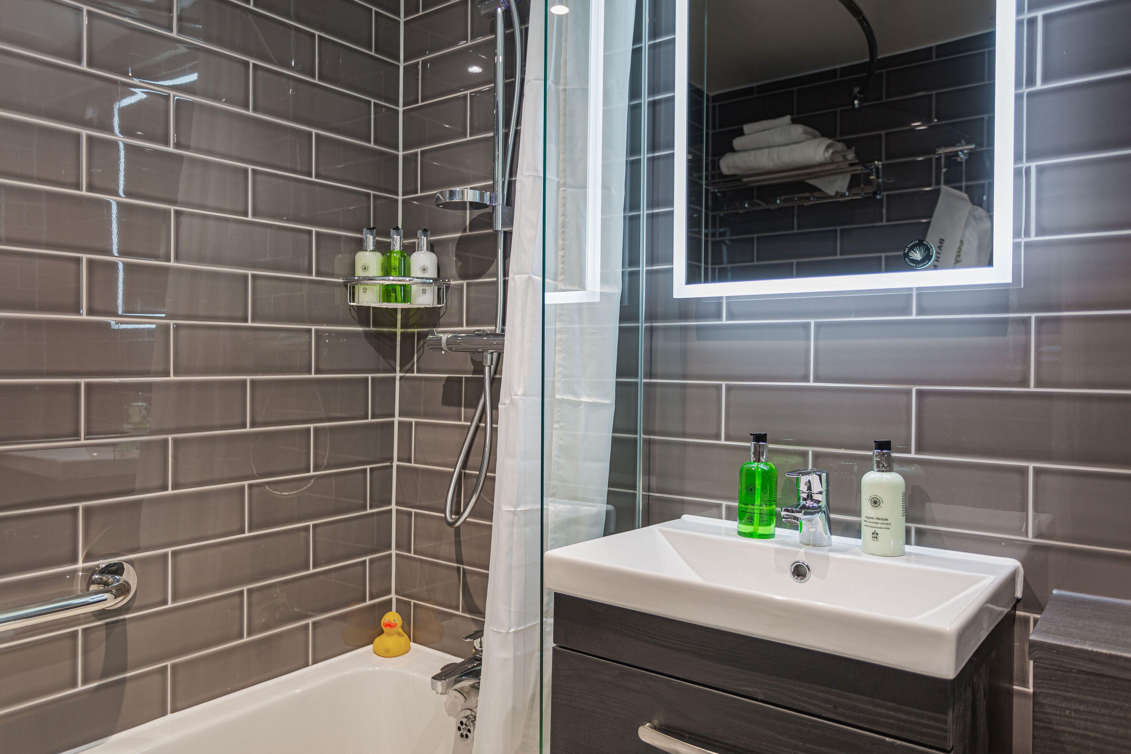 THE GEORGE HOTEL, AMESBURY, WILTSHIRE - THE COACHING INN GROUP