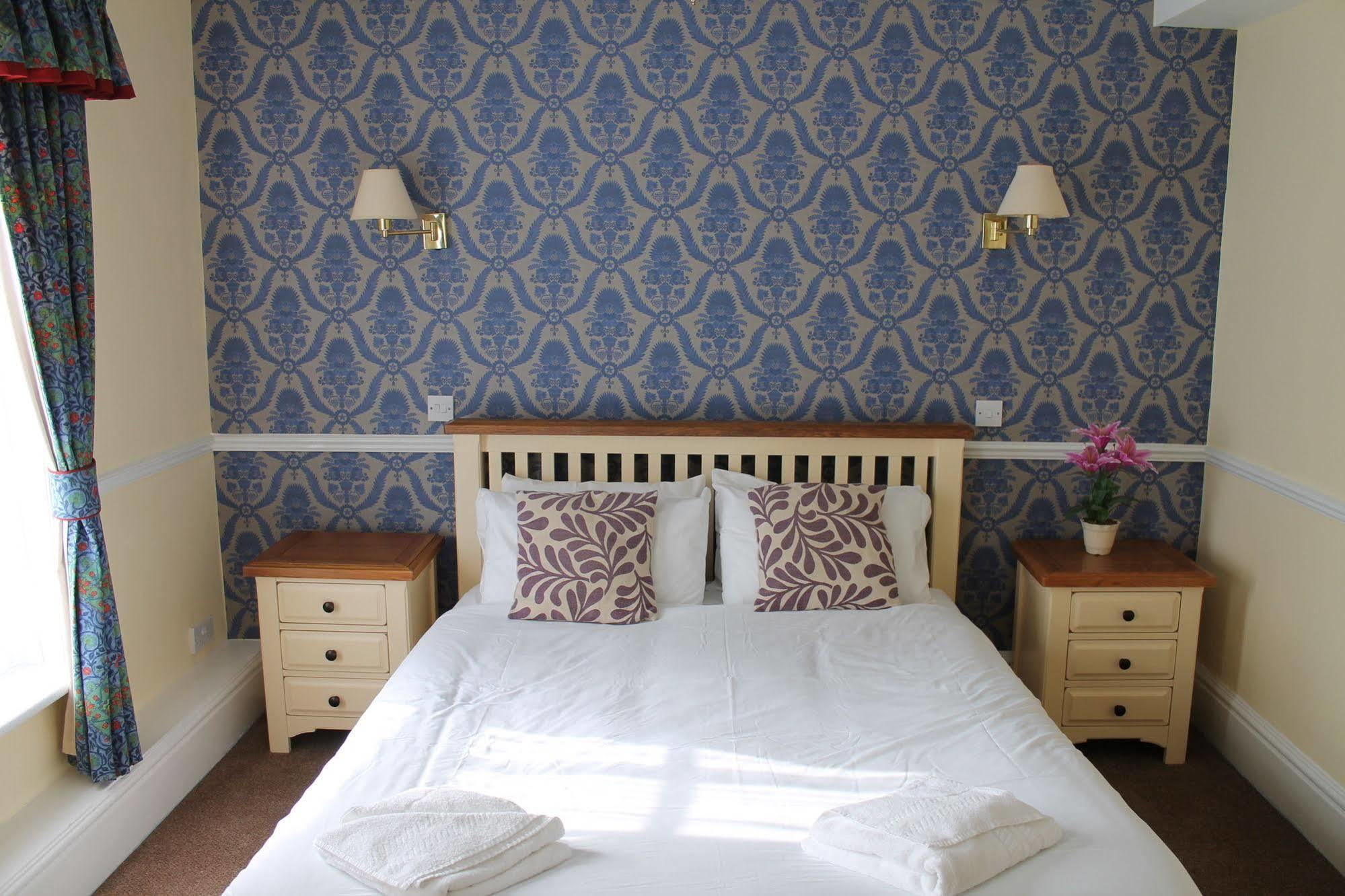 THE GEORGE HOTEL, AMESBURY, WILTSHIRE - THE COACHING INN GROUP