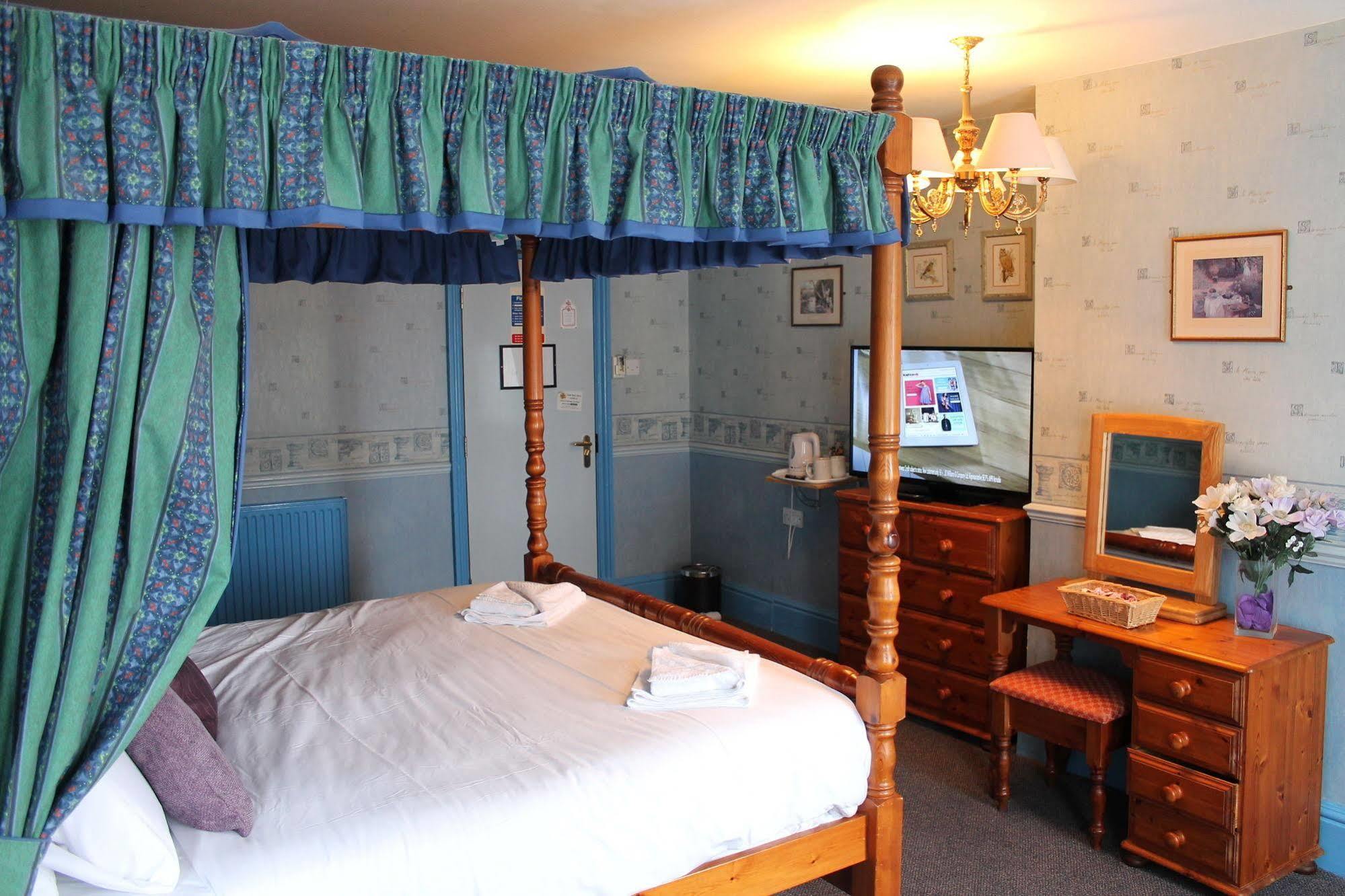 THE GEORGE HOTEL, AMESBURY, WILTSHIRE - THE COACHING INN GROUP
